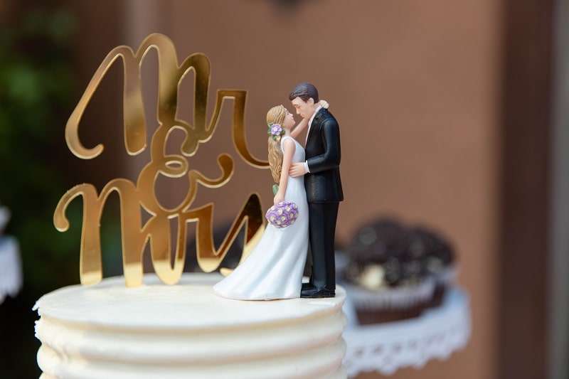 Einen Caketopper findet man auf vielen aufwändigen Torten