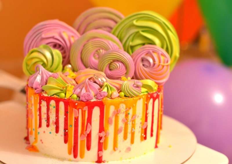 Essbare Puderfarben machen eine Torte besonders