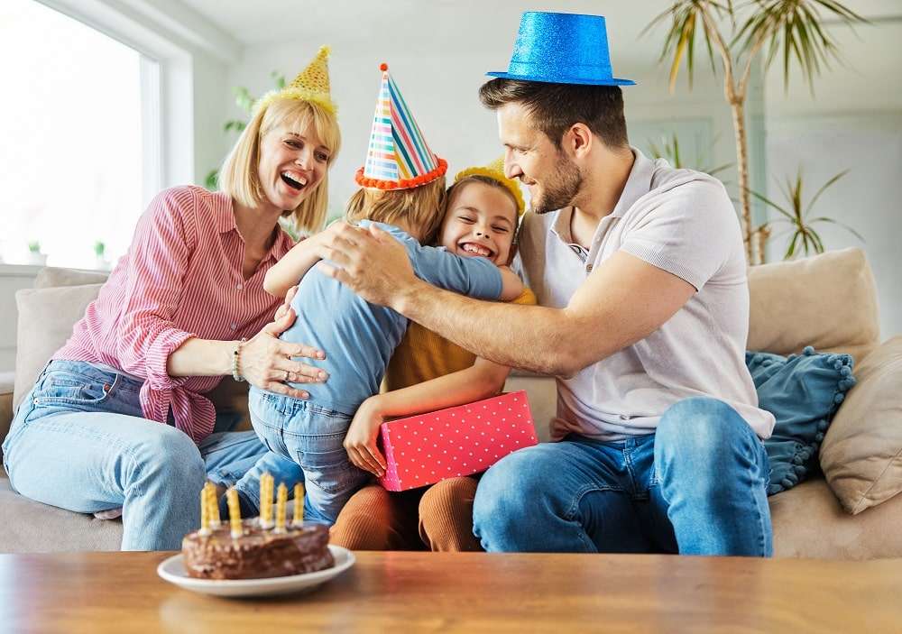 Kindergeburtstag Tortendekoration - eine glückliche Familie