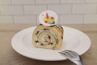 cremerollen mit bunte esspapapier auflger