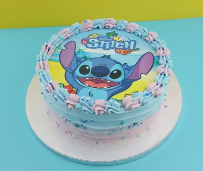 Schöne Torte mit Stitch kuchenbezug Zuckeraufleger