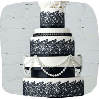 Sweet Lace schwarz Blüten und Blätter auf weißer Torte Hochzeit