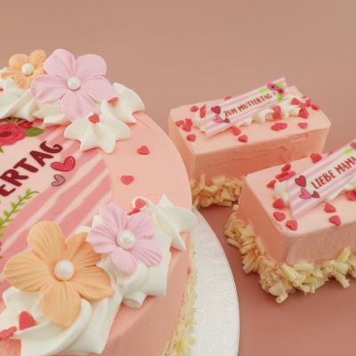 Schöne Muttertag-Aufleger an pinken Törtchen. 