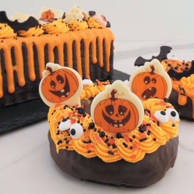 torte und donut mit halloween aufleger