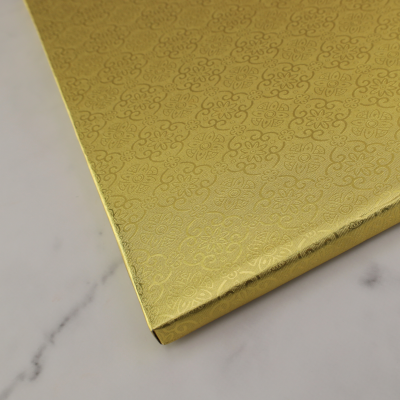 Detailansicht goldene Tortenplatte rechteckig