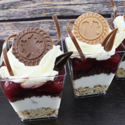 Köstliches Dessert mit herrlichem Schokoladenaufleger
