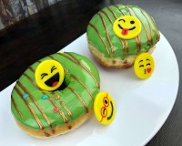 Donuts und Berliner grün mit Smilies