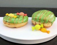 Donuts und Berliner mit Schokoladen Bonbons