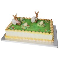 Motivtorte Osterhasen mit Eiernest auf Tortenplatte