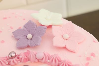 Blumen Pastell mit Perle, Sugarpaste 160 Stk., ca.30mm