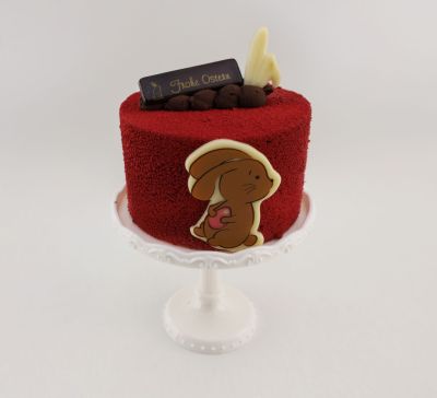 Red Velvet Spray Ostertorte