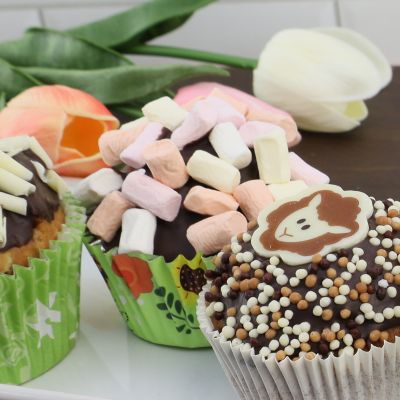 Mini-Marshmallows auf Oster-Muffins